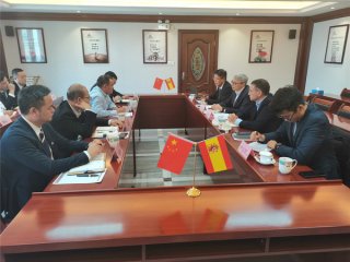  2020年11月27日，乐家集团高层辅导光临G22恒峰建材集团总部互换工作